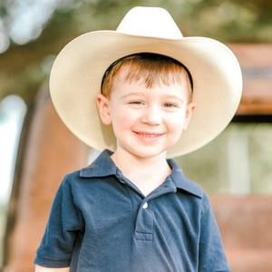 Meet your Posher, Dustin